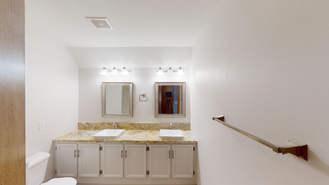 Building Photo - 3922 Ridgedale Dr