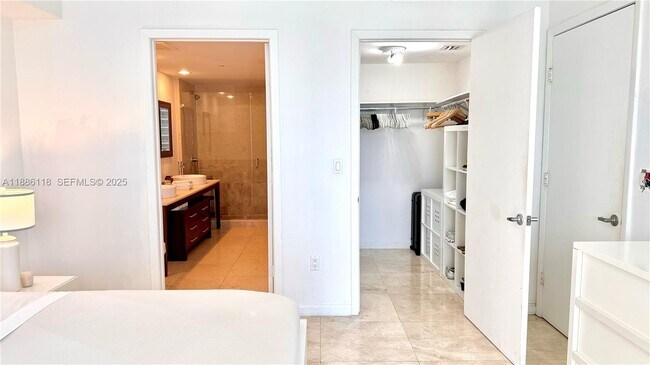 Building Photo - 475 Brickell Ave