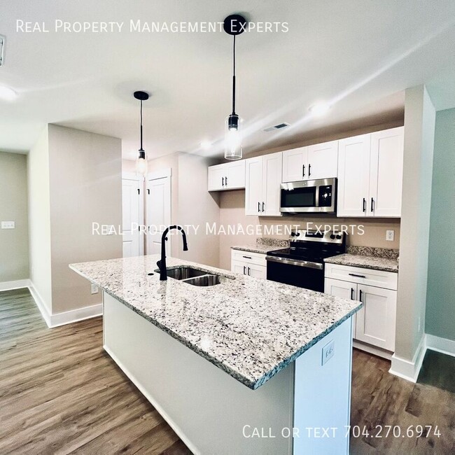 Building Photo - 412 N Scruggs St