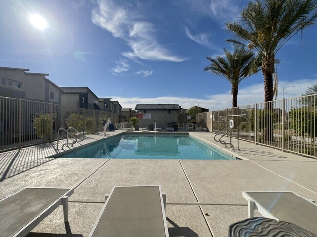 Building Photo - GATED 4 BED 2.5 BATH 2 CAR GARAGE SINGLE FAMILY HOME w/ LOFT, BEDROOM DOWNSTAIRS, NEXT TO COMMUNI...