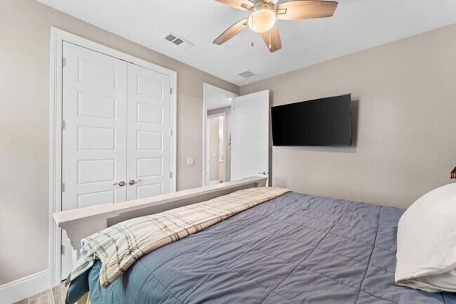 Building Photo - 106 Hibernate Way