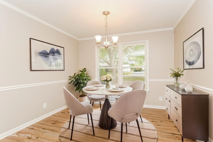 Building Photo - 2409 Racquet Club Dr