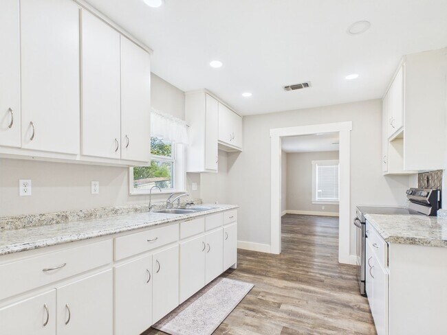 Building Photo - Bright & Spacious 2-Bedroom Home with Large Living Area, Big Kitchen & Expansive Backyard