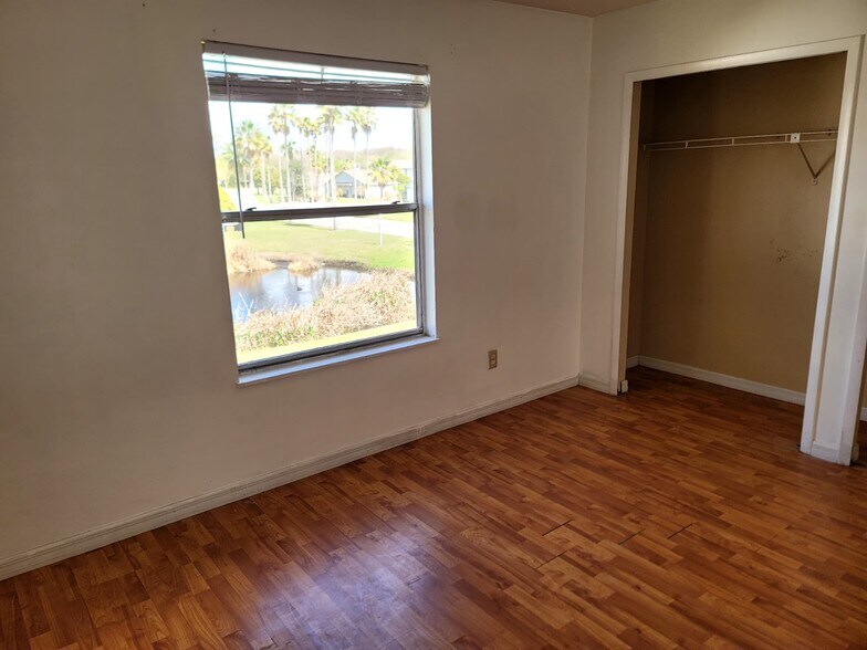 Building Photo - 3213 Windover Ave