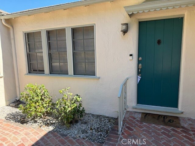 Building Photo - 1824 Oakwood Ave