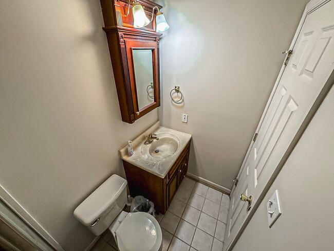 Building Photo - Fantastic 4 Bed 3.5 Bath Colonial Home Sitting On A Large Private Lot In Desired Old Bridges Estates