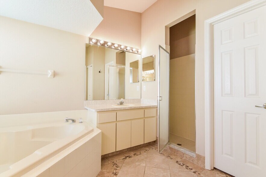 Building Photo - 5147 Pond View Ct