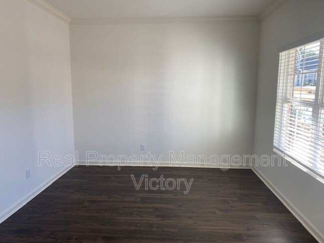 Building Photo - 2052 Park Springs Ln