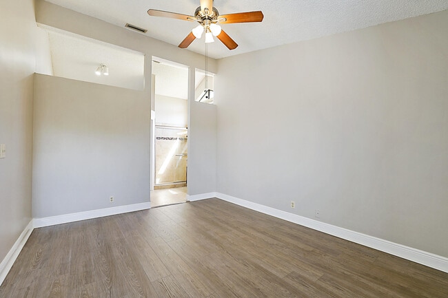 Building Photo - 605 Harbour Pointe Way