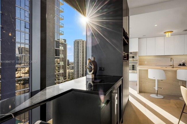 Building Photo - 700 NE 24th St