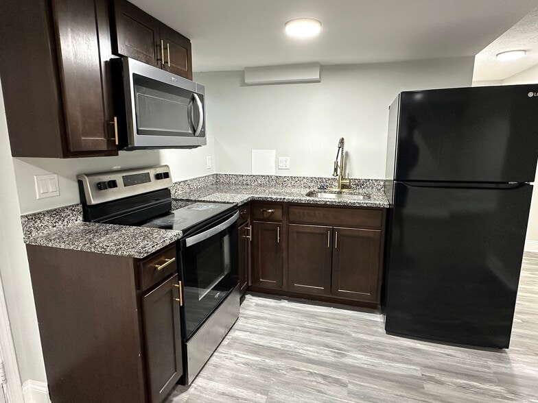 Building Photo - 5511 Henderson Way