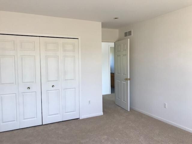 Building Photo - 251 Cloverleaf Ct