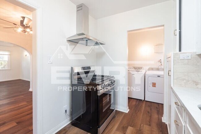Building Photo - Remodeled 3 Bed 1 Bath Spanish-Style Gem for Rent