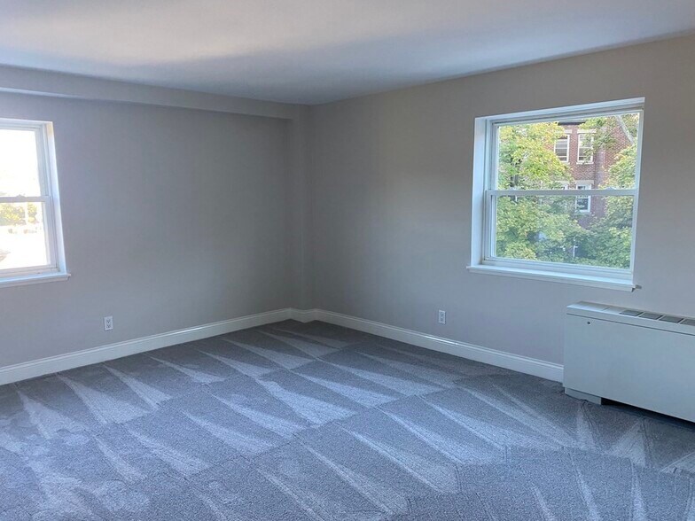 Building Photo - 1600 Beacon St