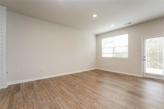 Building Photo - 1141 Pt Pl Dr