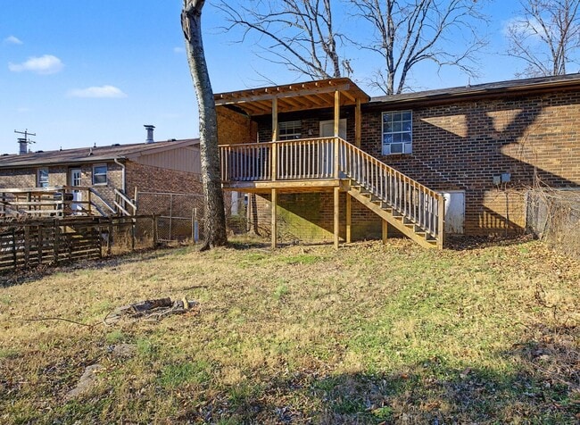 Building Photo - Two Bedroom Ranch Style Duplex in Hermitage!