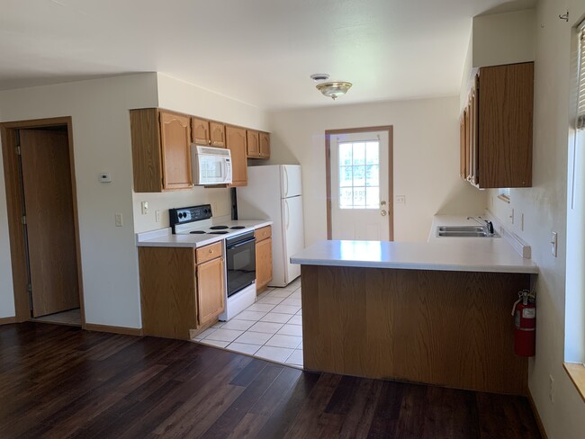 Nice clean kitchen including microwave. - 1716 5th St E