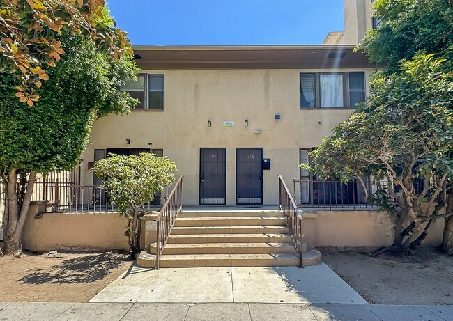 Building Photo - 338-340 1/2 S. Catalina St.-338 1/2