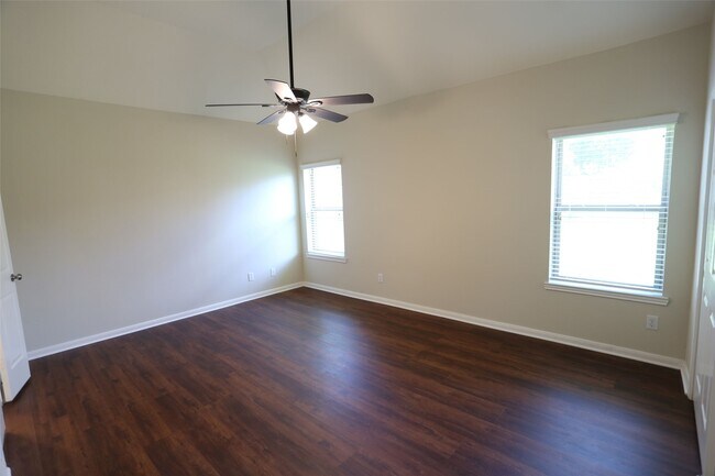 Building Photo - 3327 Summerwood Ln