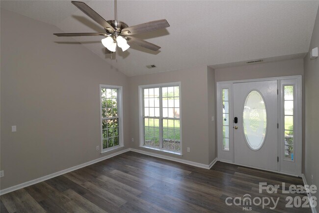 Building Photo - 711 Harvest Way