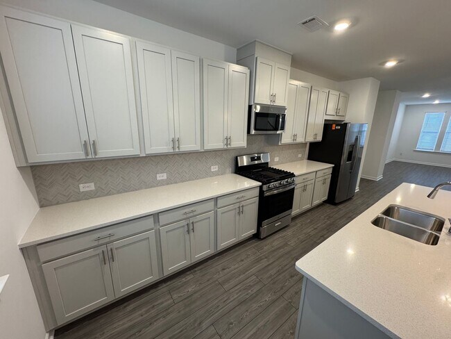 Building Photo - Beautiful 4 bed 3.5 Bath Home in Heart of Lawrenceville!