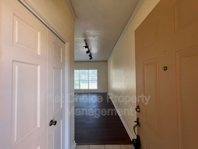 Building Photo - 4405 Bellaire Dr S