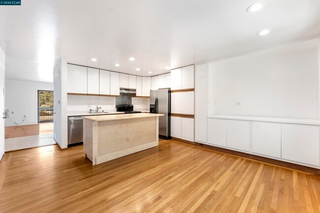 Building Photo - 2091 Ascot Dr