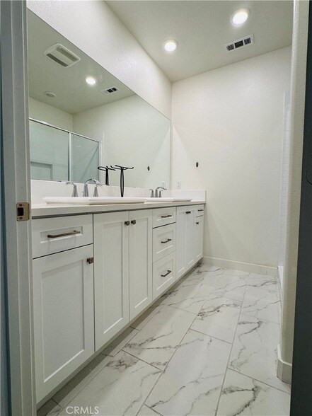 Building Photo - 2626 Glamis Ct