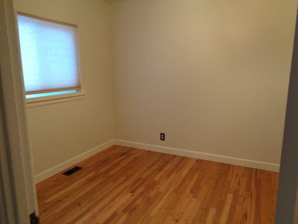 Building Photo - 916 W Adams Ave