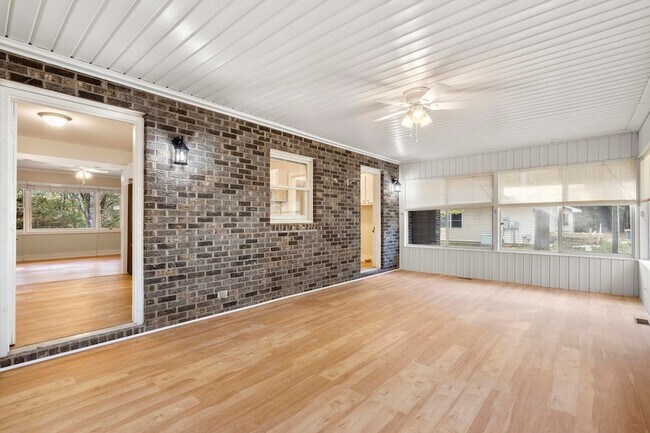 Building Photo - 298 Summerset Ln