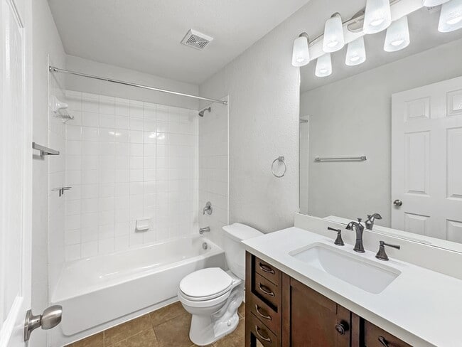 Building Photo - 1826 Strawhouse Way