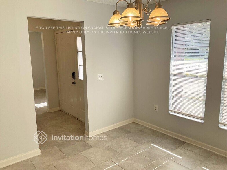 Building Photo - 810 Sandalwood Dr