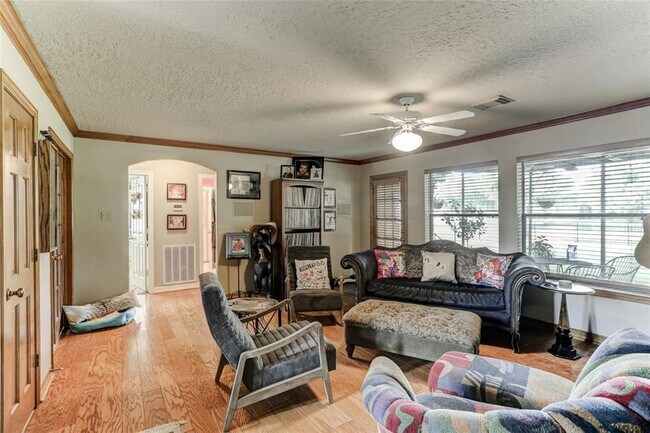 Building Photo - 1706 Country Squire Dr