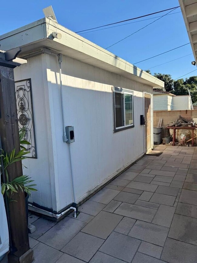 Building Photo - 1416 L Ave