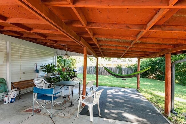 Building Photo - 1944 Hunting Ave