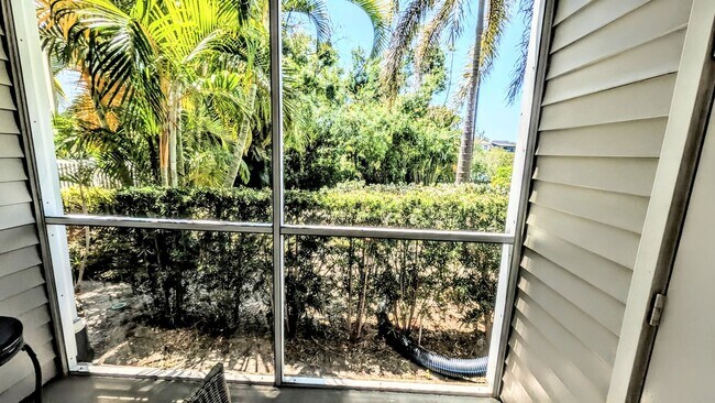 Building Photo - 850 S Tamiami Trl