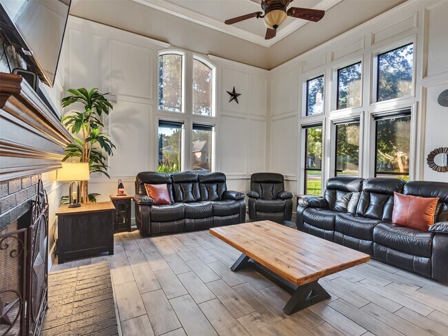 Building Photo - 702 Olde Oaks Dr