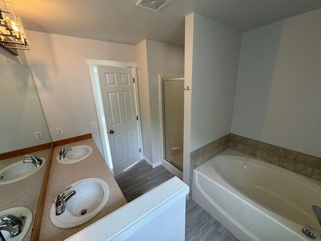 Building Photo - 4bd/3ba Snoqualmie House