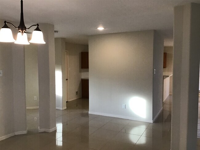 Building Photo - 19818 Twisted Creek Dr