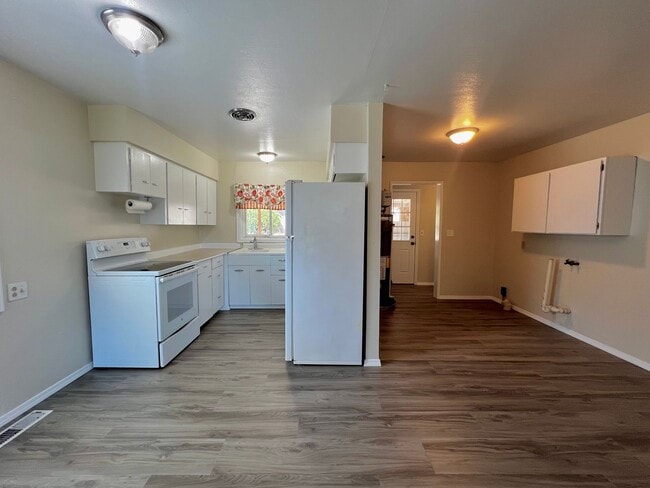 Building Photo - Non-Refundable & Security Deposit Total: $...