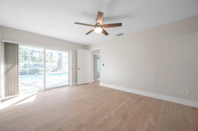 Building Photo - 8789 Maplewood Rd