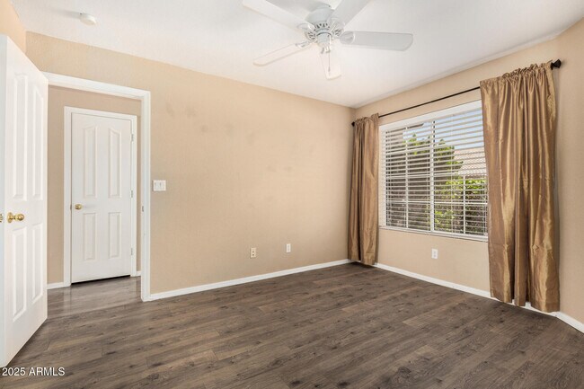 Building Photo - 2412 E Wescott Dr