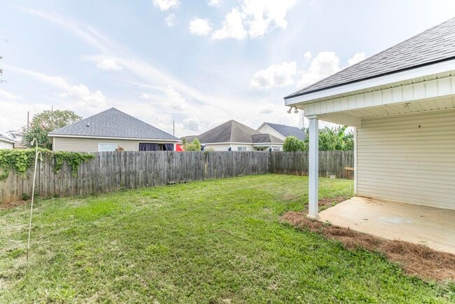 Building Photo - 104 Cello Ln