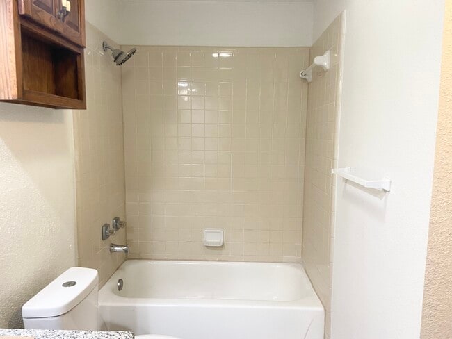 Building Photo - 2121 Stone Moss Ln