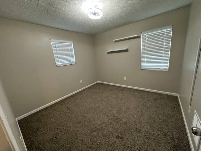 Building Photo - 1426 Riverline Trail