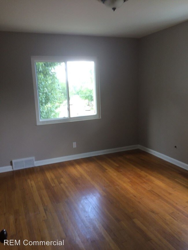 Building Photo - 240 S Portage Path