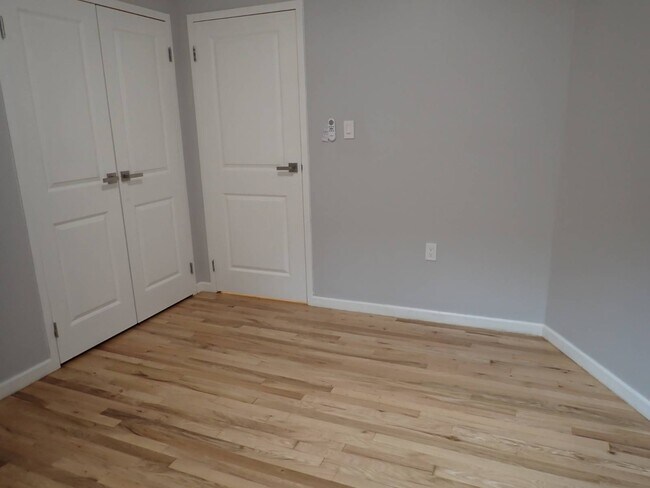 Building Photo - 982 Dumont Ave