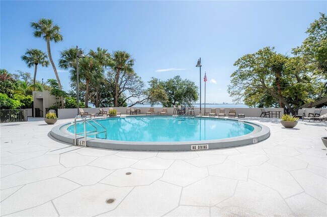 Building Photo - 4141 Bayshore Blvd