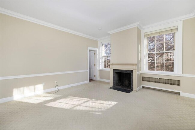 Building Photo - 72 Manning St