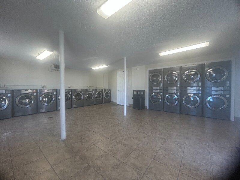 Building Photo - 300 Berkley Dr